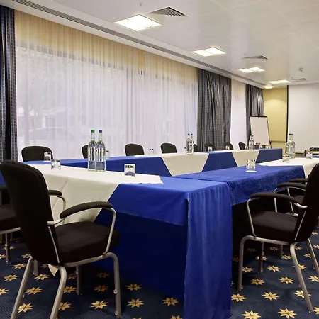 Hilton London Gatwick Airport-2