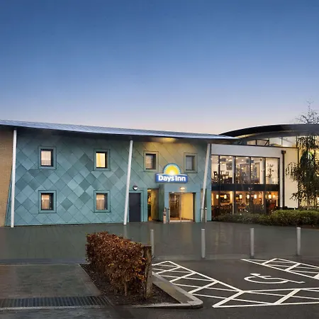Ramada By Wyndham Cobham-2