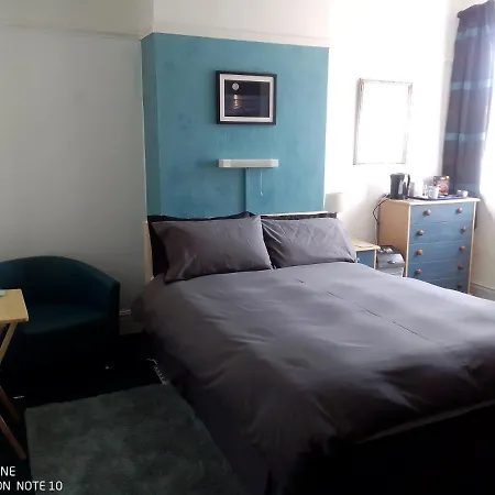 Snowdon House Single Rooms For Solo Travellers-2