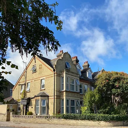 A & B Guest House Cambridge-2