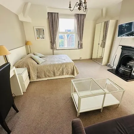 Cheshire Hospitality Ltd Trading As Lennox Lea Studios And Apartments-2