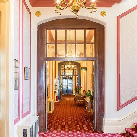 Queens Hotel-3