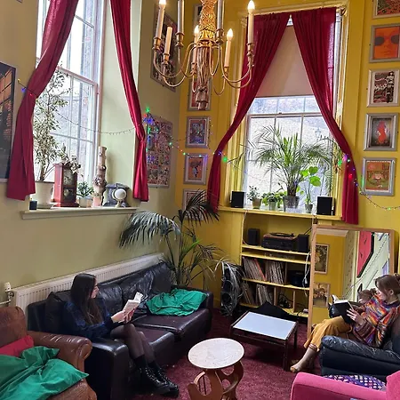 Castle Rock Hostel - Adults Only-2