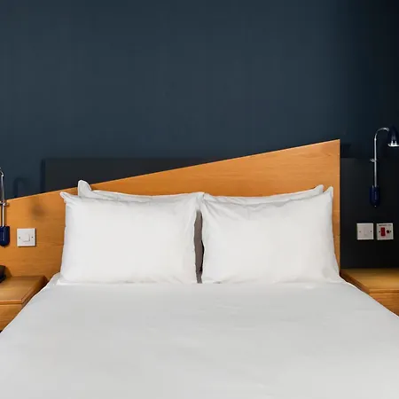 Holiday Inn Express Swansea East By Ihg-3