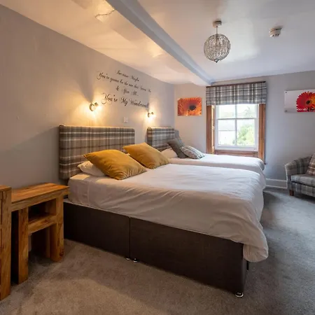 Crown And Cushion Appleby-3
