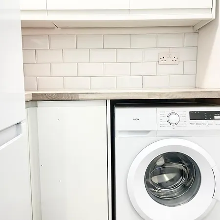 Sandringham House Serviced Rooms-3