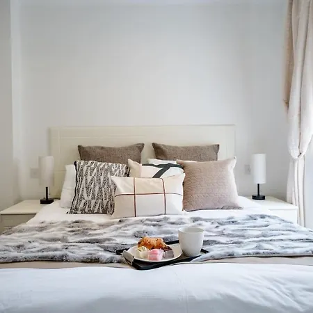 Spacious, Bright & Cosy ~ Ideal Victoria Location!-2