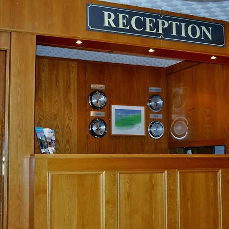 Abbotsford Hotel-3