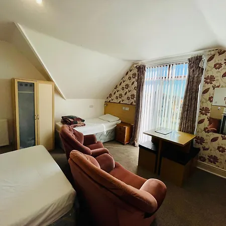 Lyndene Holiday Apartments-2