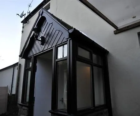Hoppers Cottage Guest House-3