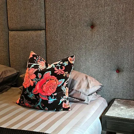 Boat House Super Suites-2