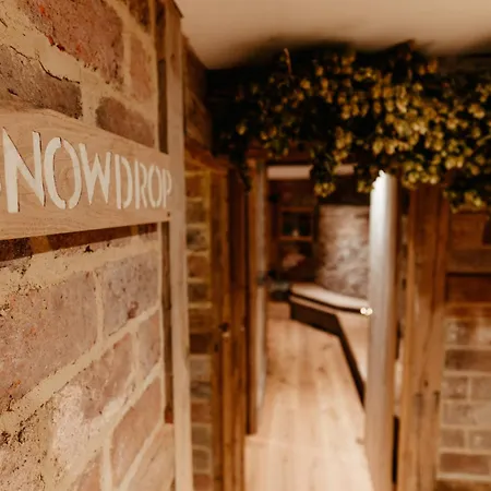 Lyde Court Country House-2