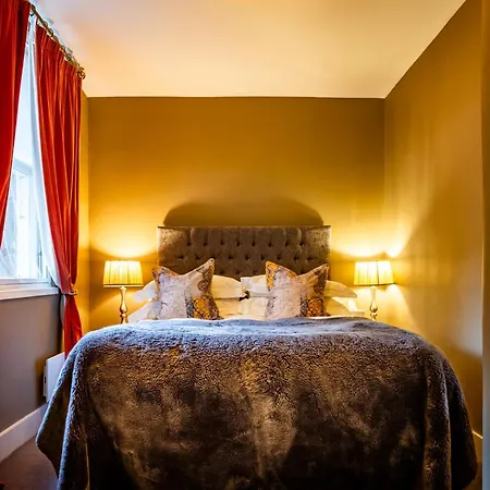 Six Brunton Place Guest House-3