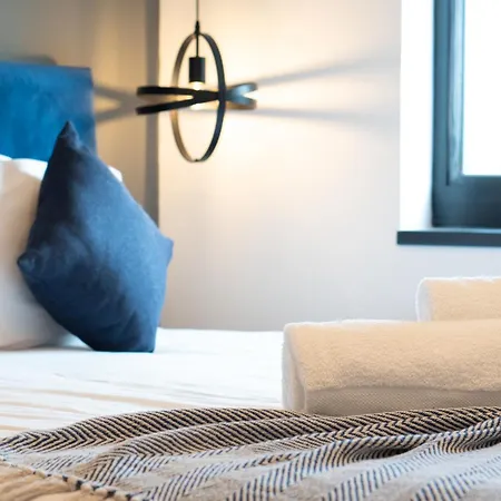 Under New Management - Contractor Friendly - Premium Studio Apartments - Free Parking - Sofa Beds - Sky Tv - Full Kitchen - Washer Dryer - Wifi-2