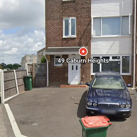Gatwick Guest House - Short & Long Stay, Airport Parking, Airport Shuttle, Early & Late Check In - 49, Rh11 8Qx-2