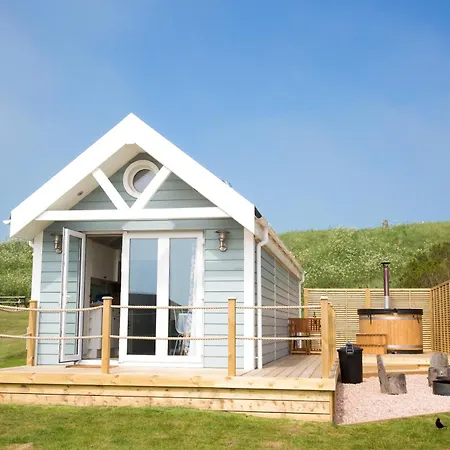 Sauchope Links Holiday Lodge And Glamping Park-3