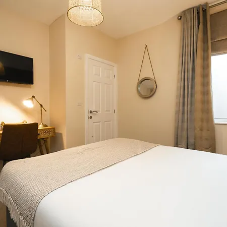 Rooms At The Dressers Arms-3