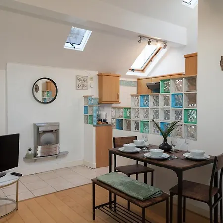 Victorian Elegance At Kingscliffe, Sleeps 16-2