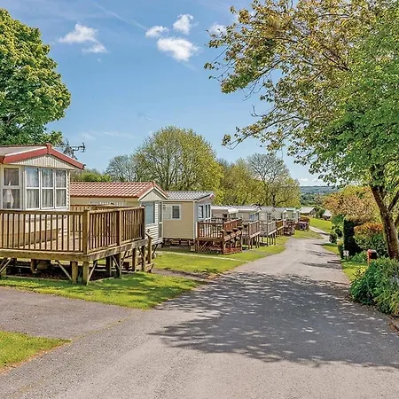 Noble Court Holiday Park-3