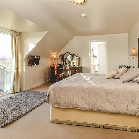 Oyo Rayanne House Guest Accommodation-2