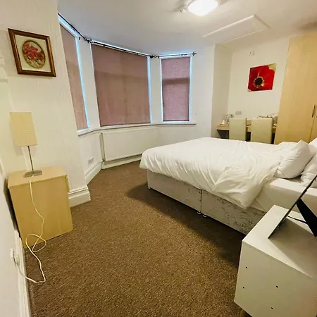 Star Hotel, South Leicester-3