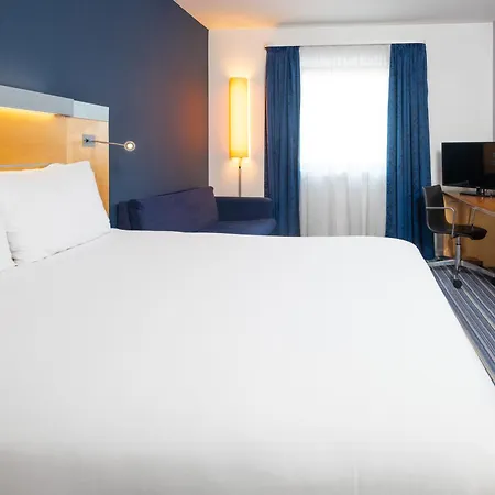 Holiday Inn Express Bedford By Ihg-3