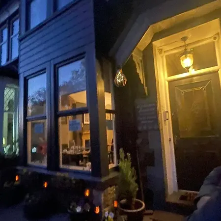 Autumn Leaves Guest House-3