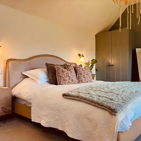 Halford House - Adults Only Guest House-2