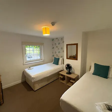 Trivelles Waterhall Country Gatwick Hotel & Airport Parking-2