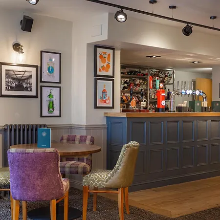 The White Horse Hotel, Romsey, Hampshire - The Coaching Inn Group-2