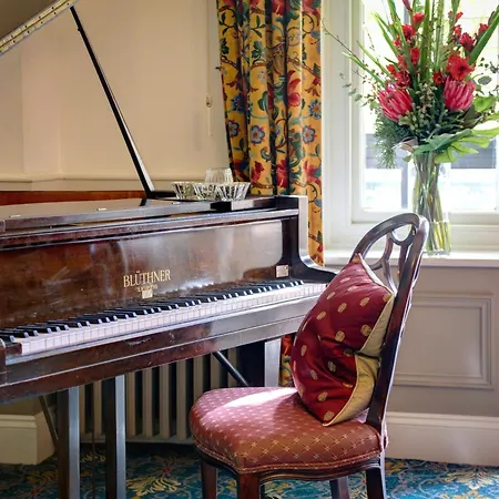 Norfolk Royale Hotel-3