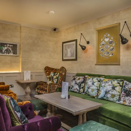 The Three Swans Hotel, Hungerford, Berkshire - The Coaching Inn Group-3