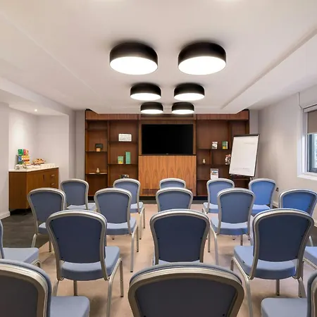 Courtyard By Marriott Glasgow Airport-3