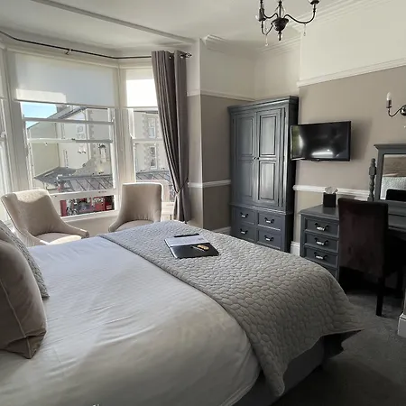 Lynton House-3