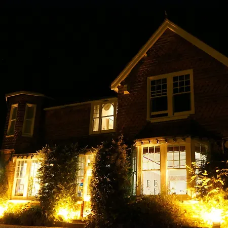 The Lawn Guest House Gatwick-3