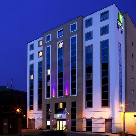Holiday Inn Express London - Watford Junction By Ihg-2