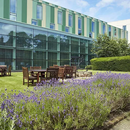Courtyard By Marriott London Gatwick Airport-3