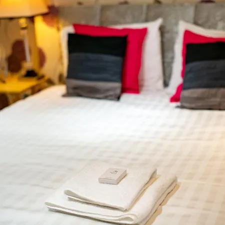 The Alexander - Hotel By Tifa Stays-3