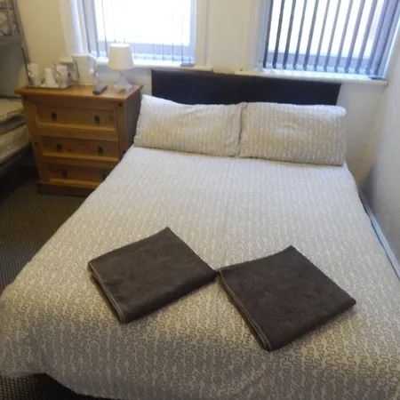 Llanryan Guest House-2
