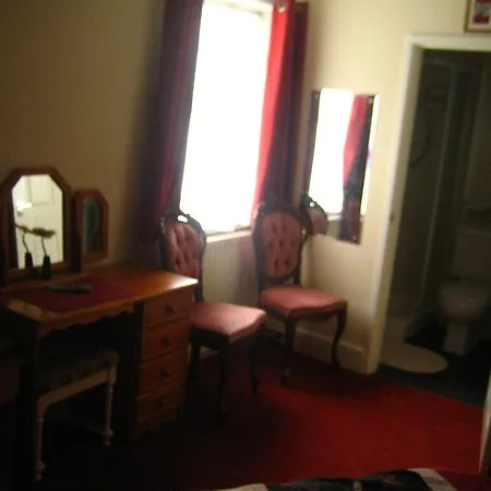 Gleneagles Guest House-3