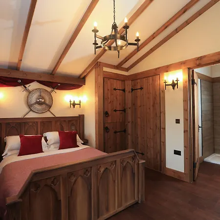Warwick Castle Hotel & Knight'S Village-3