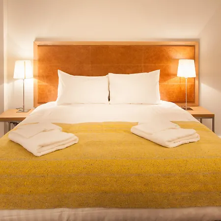 Premier Suites Plus Glasgow-3
