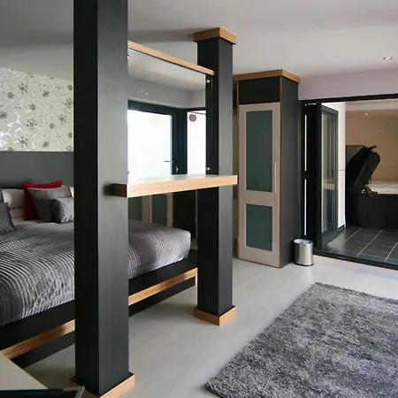 Damon'S Hotel-2