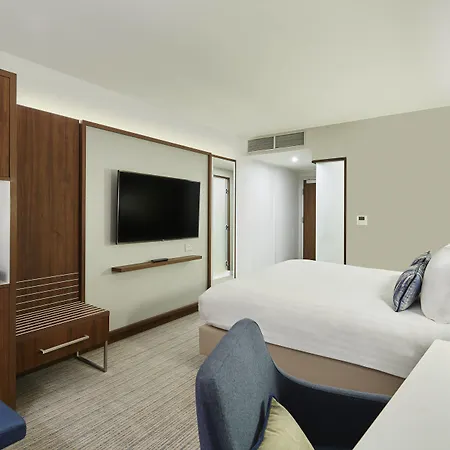 Courtyard By Marriott Luton Airport-3