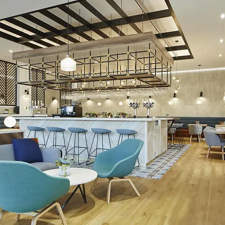 Courtyard By Marriott Luton Airport-2