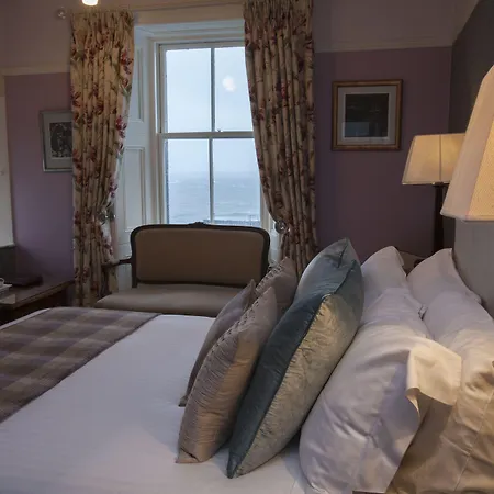 Port Charlotte Hotel-3