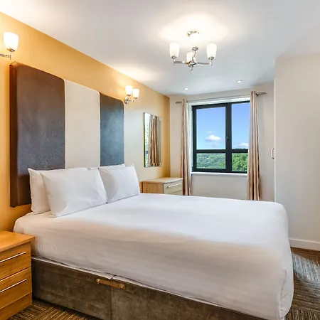 Roomzzz Leeds Headingley-2