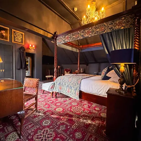 Guy Fawkes Inn-3