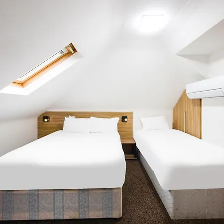 Arinza Hotel, London Ilford-2