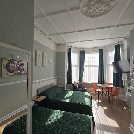 Avis Hotel-2